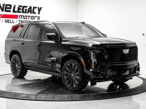 Used 2025 Cadillac Escalade V AWD/4WD image 3