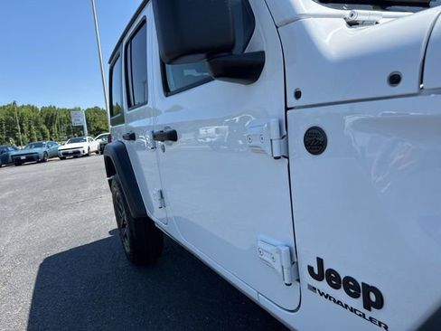 Used 2024 Jeep Wrangler Unlimited Sport AWD/4WD image 4