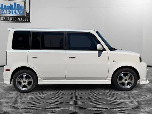 Used 2005 Scion xB FWD image 5