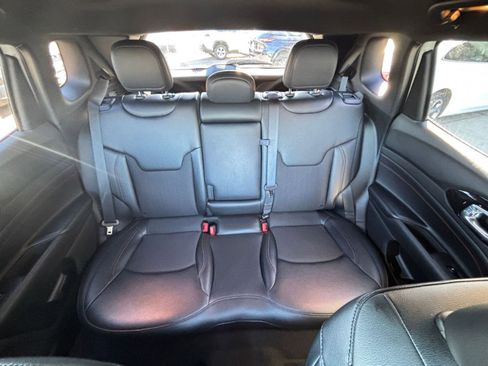 Used 2025 Jeep Compass Trailhawk image 37