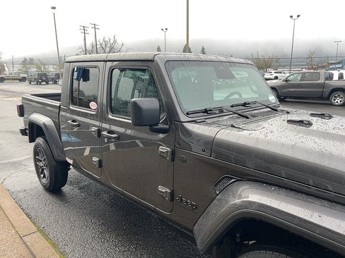 New 2026 Jeep Gladiator Sport image 21