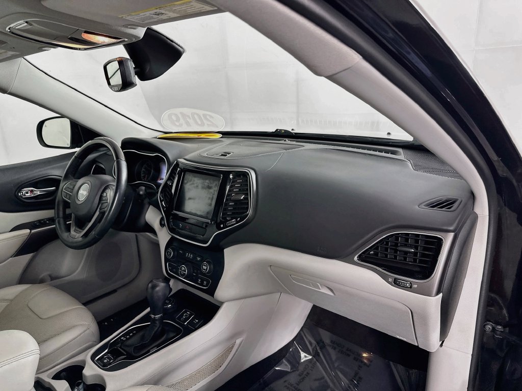 Used 2019 Jeep Cherokee Overland AWD/4WD image 38