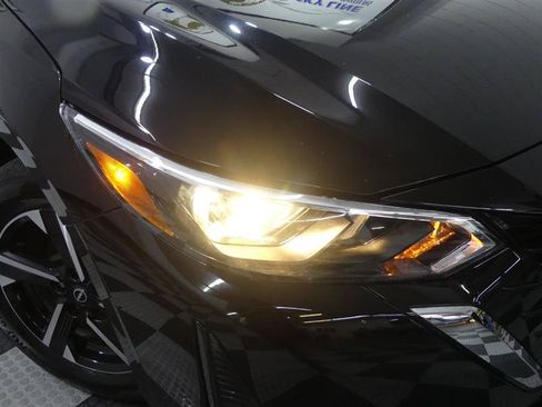Used 2025 Nissan Sentra SV FWD image 14