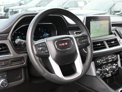 Used 2023 GMC Yukon XL SLT w/ SLT Luxury Package AWD/4WD image 17