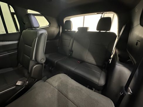 Used 2025 Buick Enclave Sport Touring image 24