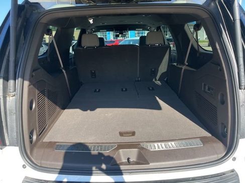 Used 2022 Chevrolet Suburban Z71 w/ Z71 Off-Road Package AWD/4WD image 7