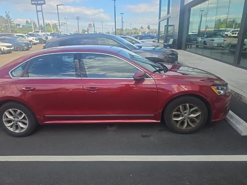 Used 2017 Volkswagen Passat 1.8T S FWD image 2
