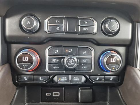 Used 2021 Chevrolet Tahoe Z71 image 26