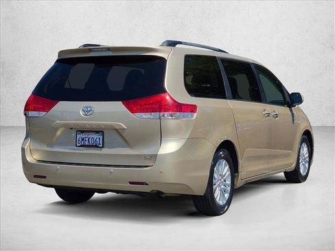 Used 2011 Toyota Sienna XLE w/ XLE Navigation Pkg FWD image 4