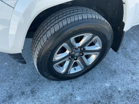 Used 2019 Toyota Tacoma Limited image 32