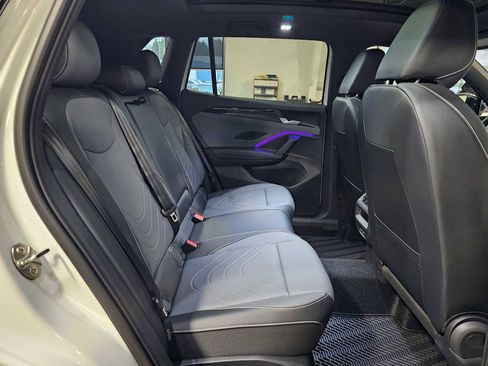 New 2026 Volkswagen Tiguan SE R-Line image 11