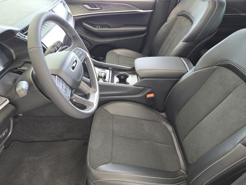 New 2026 Jeep Grand Cherokee Altitude image 10