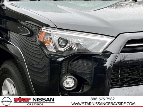 Used 2024 Toyota 4Runner SR5 AWD/4WD image 9