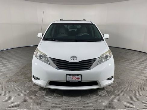 Used 2013 Toyota Sienna XLE w/ Entertainment Pkg FWD image 26