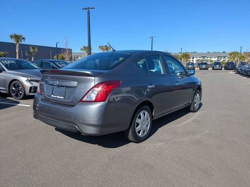 Used 2019 Nissan Versa SV image 3