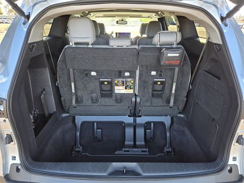 Used 2025 Toyota Sienna XLE image 16