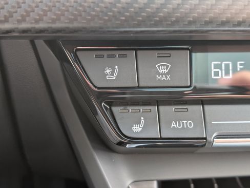 Used 2023 Audi e-tron GT Prestige w/ Prestige Package image 34