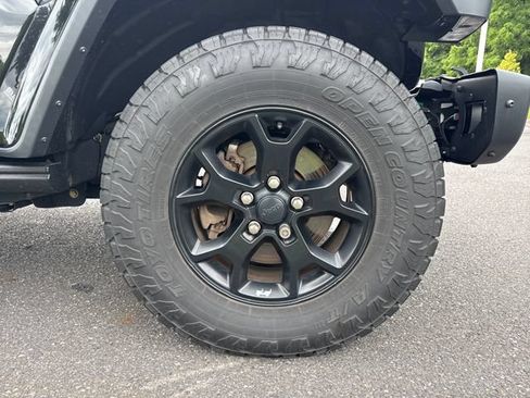 Used 2019 Jeep Wrangler Unlimited Sahara w/ Quick Order Package 24M Moab AWD/4WD image 11