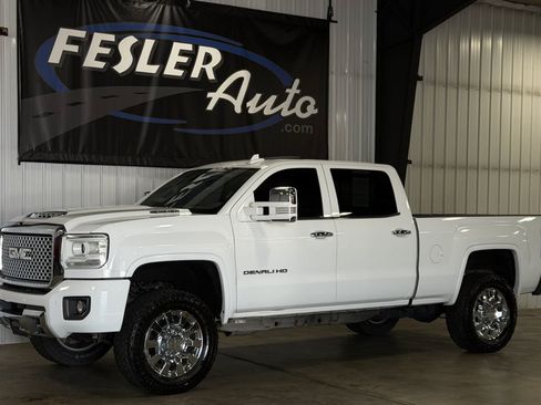 Used 2017 GMC Sierra 2500 Denali w/ Duramax Plus Package AWD/4WD image 15