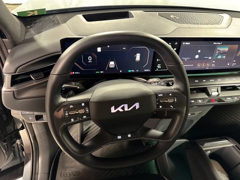 Certified 2024 Kia EV9 GT-Line AWD/4WD image 19