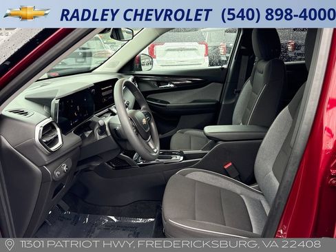 Certified 2025 Chevrolet TrailBlazer LT w/ Driver Confidence Package AWD/4WD image 3