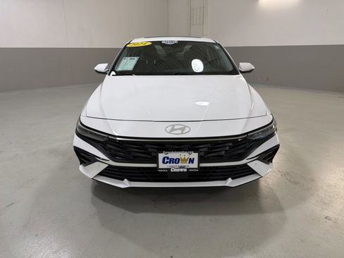 Used 2024 Hyundai Elantra Limited FWD image 2