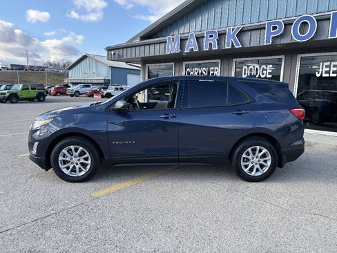 Used 2018 Chevrolet Equinox LS FWD image 2