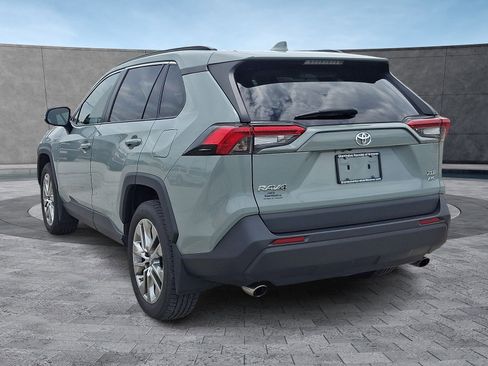 Used 2019 Toyota RAV4 XLE Premium w/ Cold Weather Package AWD/4WD image 8