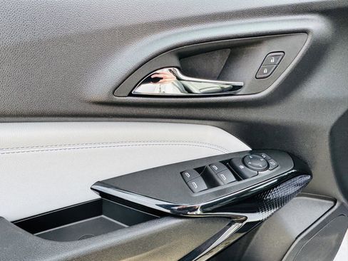 Used 2025 Chevrolet Trax LT w/ LT Convenience Package image 11