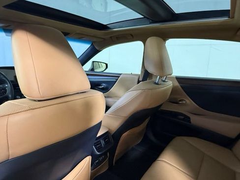Used 2025 Lexus ES 350 w/ Premium Package FWD image 27