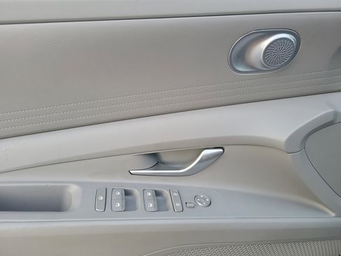 Used 2024 Hyundai Elantra SE image 24