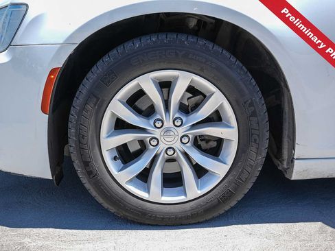 Used 2016 Chrysler 300 Limited RWD image 12