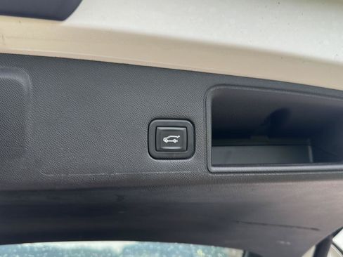 Used 2023 GMC Terrain SLT AWD/4WD image 25