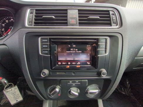 Used 2017 Volkswagen Jetta S image 17