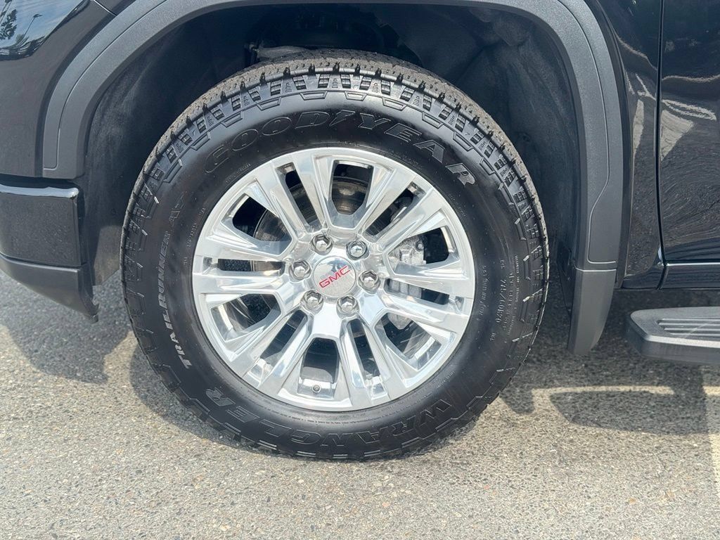 Used 2025 GMC Sierra 1500 Denali AWD/4WD image 3