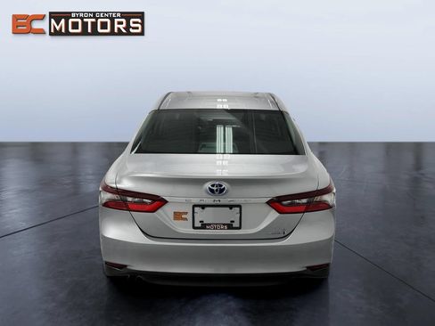 Used 2022 Toyota Camry LE FWD image 5