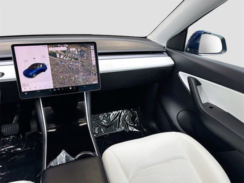 Used 2020 Tesla Model Y Long Range image 25