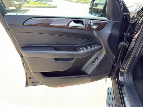 Used 2018 Mercedes-Benz GLS 450 4MATIC w/ Premium Package image 9