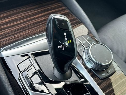 Used 2023 BMW 530e w/ Premium Package image 27