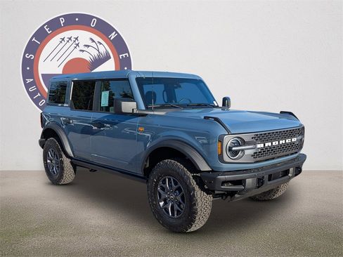 New 2025 Ford Bronco Badlands image 2