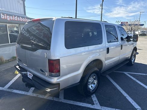 Used 2004 Ford Excursion XLT image 4