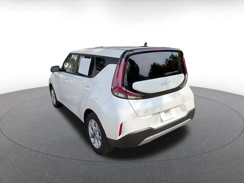Used 2025 Kia Soul LX w/ LX Technology Package FWD image 10