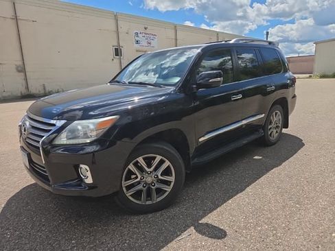 Used 2013 Lexus LX 570 4WD w/ Luxury Pkg image 2