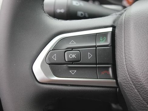 Used 2024 Jeep Compass Latitude AWD/4WD image 13