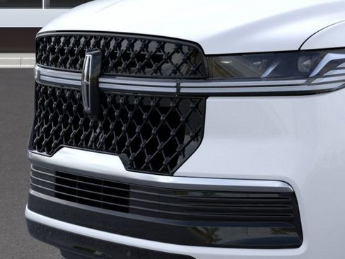 New 2026 Lincoln Navigator Reserve AWD/4WD image 17