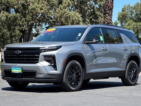 New 2026 Chevrolet Traverse LT w/ Midnight/Sport Edition FWD image 7