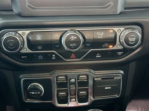 Used 2023 Jeep Wrangler Unlimited w/ Convenience Group AWD/4WD image 22