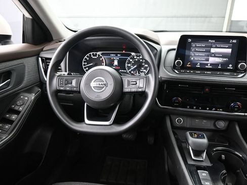 Used 2021 Nissan Rogue SV image 12