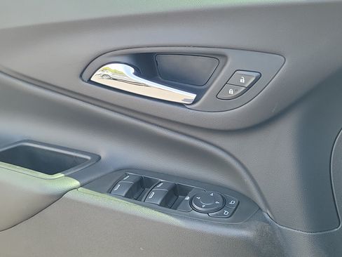 Used 2024 Chevrolet Equinox LT FWD image 16