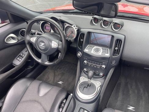 Used 2019 Nissan 370Z Touring RWD image 9